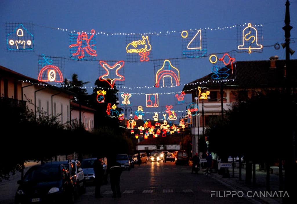 Natale coi bambini: le luminarie disegnate dai bambini